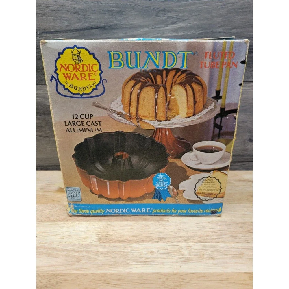 Nordic Ware Bundt Cake Pan Cast Aluminum Fluted Tube Tangerine Orange 12c w/ box
